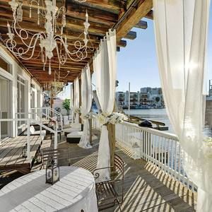 Meet your Posher, Deedee